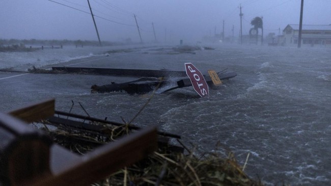 Banjir akibat hujan deras di Bahia Blanca, Argentina, menyebabkan 10 orang tewas. Selain itu, lebih dari 1.000 orang harus dievakuasi.