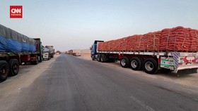 VIDEO: Penampakan Ratusan Truk Bantuan ke Gaza Menumpuk di Mesir