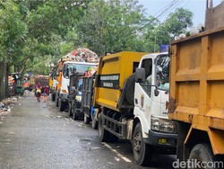 Viral Truk Antre di TPA Cipayung karena Sampah Longsor, Ini Kata Pemkot