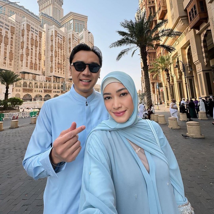 <p>Tak sedikit dari mereka yang terpesona dengan kecantikkan saat mengenakan hijab. <em>"MasyaAllah</em> makin sukakkk kalau hijaban gini, biasaya uda cantik tapi ini cantik sekaliiii," tulis akun <em>@logi****. "MasyaAllah</em> cantik sekali maaa Aliyaaaa," tulis akun <em>@aprilianas_****.</em> (Foto: Instagram@ruby_26)</p>