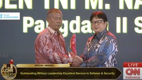 Pangdam Sriwijaya Terima Penghargaan CNN Indonesia Awards 2024