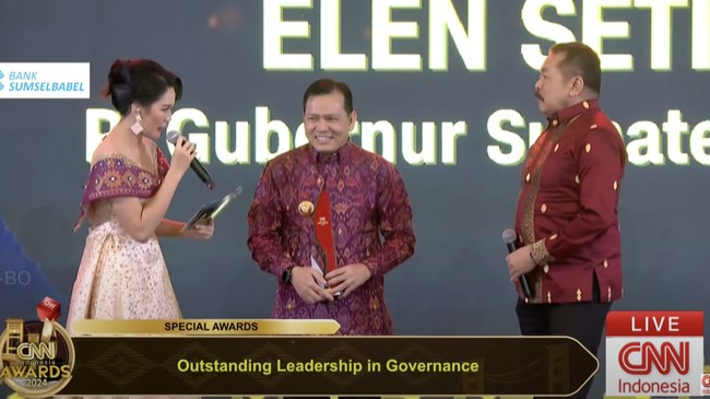Pj Gubernur Sumsel Elen Setiadi berhasil meraih penghargaan khusus untuk kategori Outstanding Leadership in Governance dalam ajang CNN Indonesia Awards 2024.