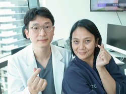 Potret Terbaru Dian Nitami Setelah Oplas di Korea