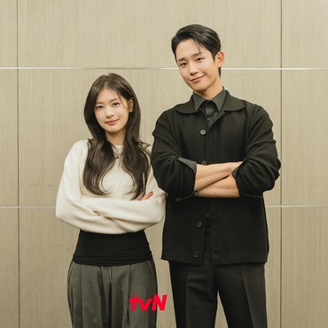 Jung So Min Sebut Jung Hae In Punya Kebiasaan Unik Saat Ketakutan