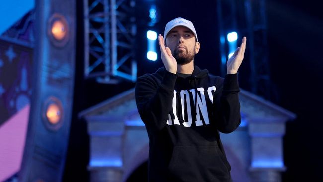 Putri Eminem, Hailie Jade Mathers kini sedang mengandung anak pertamanya setelah menikah dengan Evan McClinctock pada Mei 2024.
