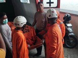 Mayat Pria Kaki Terikat Batu Ditemukan Pemancing Jombang di Sungai Brantas