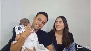 Bahu-membahu Indra Brotolaras & Laura Theux Bagi Shift Jaga Anak