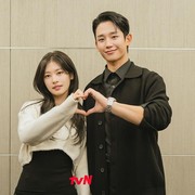 Pamer Chemistry, Simak Potret Jung Hae In dan Jung So Min yang Akan Main Drakor Romantis-Komedi Baru!