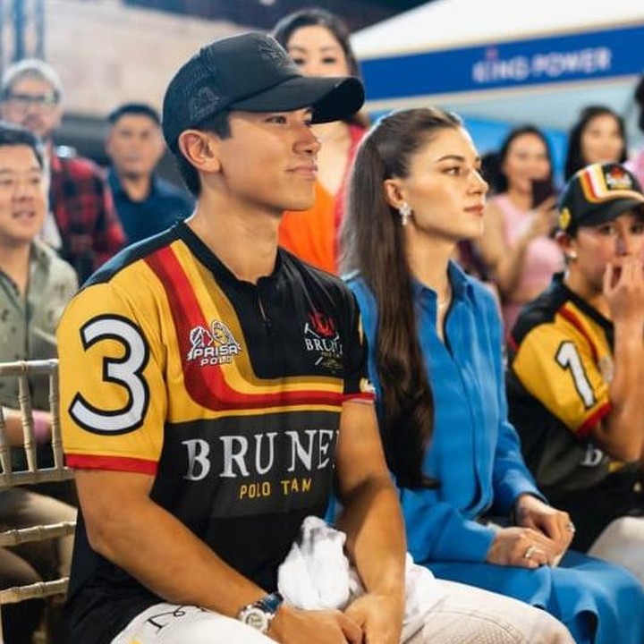 <p>Potret kebersamaan Pangeran Mateen dan Anisha Rosnah kembali diramaikan dengan komentar netizen. "Bangga sekali dengan pasangan muda yang brilian seperti mereka," kata akun @padauk***. <em>"Bravo Prince and Princess</em>. Pasti semua bangga dengan kalian," kata @mnr**** (Foto: Instagram @tmski)</p>