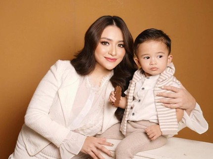 7 Potret Terbaru Adzam Putra Nathalie Holscher dan Sule, Disebut Bule Kasep