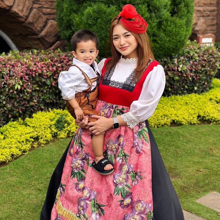 <p>Bunda, kita doakan agar Adzam tumbuh menjadi anak yang saleh dan menjadi penyejuk kedua orang tuanya, ya. Semoga Adzam selalu diberikan kesehatan serta kebahagiaan dalam hidupnya. (Foto: Instagram: @nathalieholscher)</p>