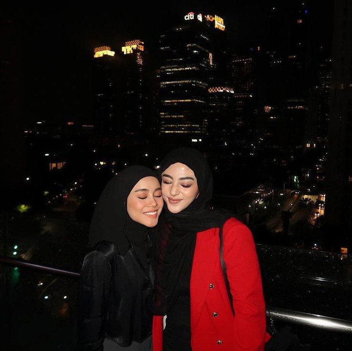 <p>Selain dihadiri oleh keluarga besar Margin dan Ali Syakieb, perayaan ulang tahun Margin ini juga dihadiri oleh sahabatnya, lho. Mereka adalah Kesha Ratuliu dan Lesti Kejora. (Foto: Instagram: @marginw)</p>