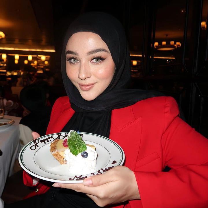 <p>Belum lama ini, Margin baru saja merayakan ulang tahunnya yang ke 24. Ia pun tidak menyangka jika Ali yang merupakan adik dari aktris Nabila Syakieb itu memberikan kejutan makan malam yang romantis. (Foto: Instagram: @marginw)</p>