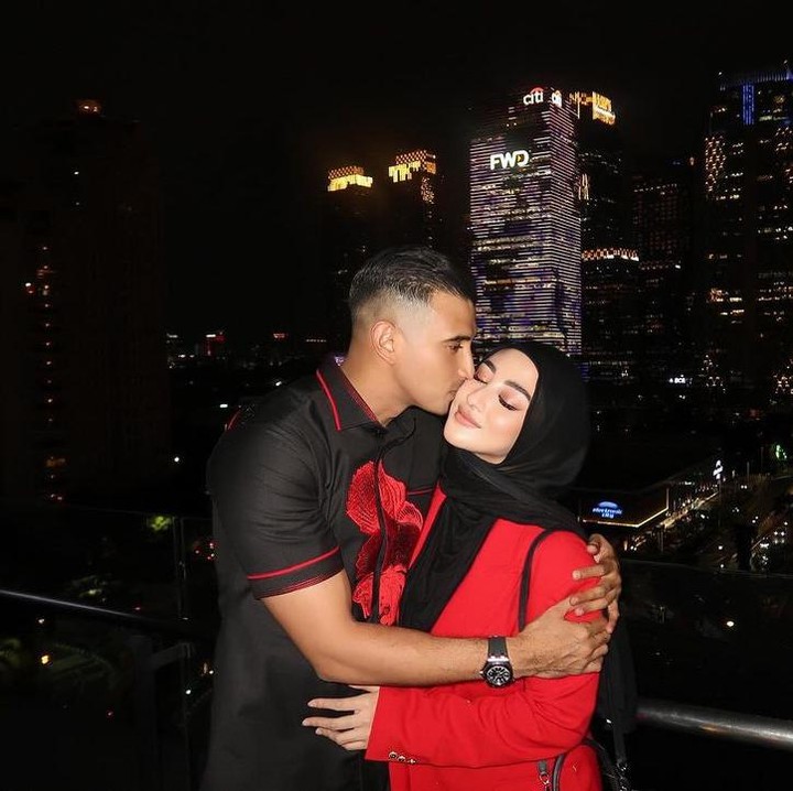 <p>Margin Wieheerm menikah dengan pesinetron Ali Syakieb pada 2021, Bunda. Selama tiga tahun mengarungi bahtera rumah tangga, keduanya selalu tampil kompak dan mesra di setiap kesempatan. (Foto: Instagram: @alisyakieb)</p>