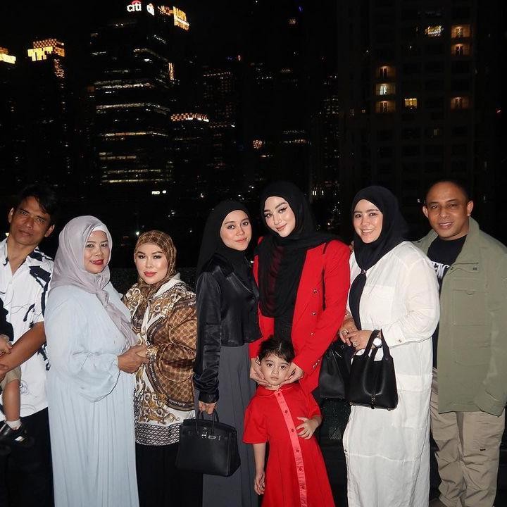 <p>"Selamat ulang tahun, semoga sehat, panjang umur, dan berkah," ungkap seorang netizen. "<em>Happy birthday</em> Kak Margin. <em>God bless you</em> Kak," ujar netizen lainnya. (Foto: Instagram: @marginw)</p>