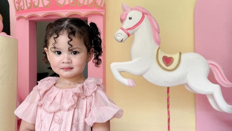 Potret Ultah Ketiga Aiko Putri Wendy Cagur