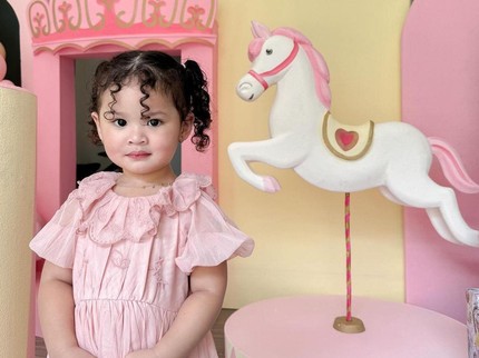 10 Nama Anak Artis Pakai Unsur Hewan dan Artinya, Unik Banget Bun