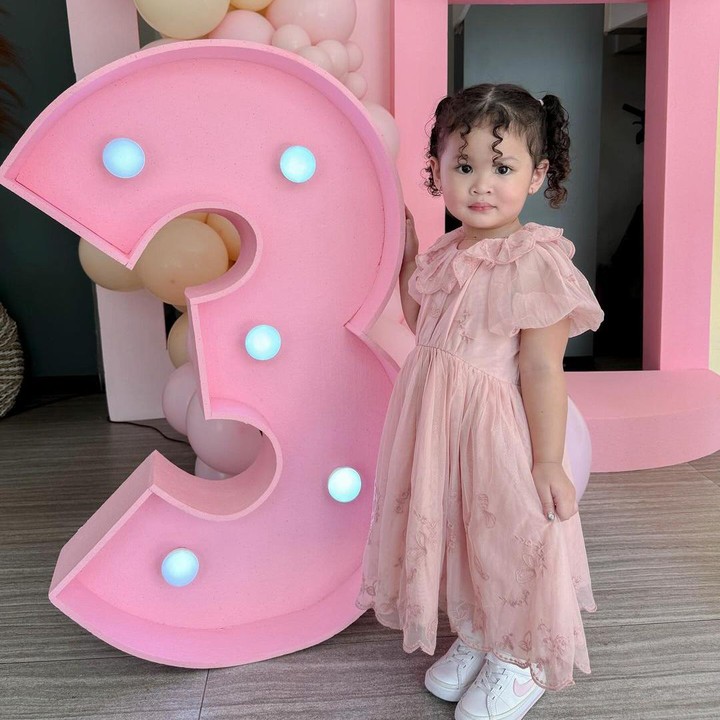 <p>"Selamat ulang tahun anak cantik. Semoga jadi anak salihah dan membanggakan, ya," ungkap seorang netizen dengan emotikon peluk. "Ya Allah MasyAllah Tabarakallah cantiknya anak <em>Mommy</em> Ayu. <em>Happy birthday</em> Nak. Semoga selalu menjadi anak penyejuk dan kebahagiaan keluarga, Amin," tutur netizen lainnya. (Foto: Instagram: @revtiayunatasya)</p>