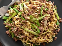 Resep Mie Goreng Daging Cabe Hijau yang Gurih Pedas Mulur