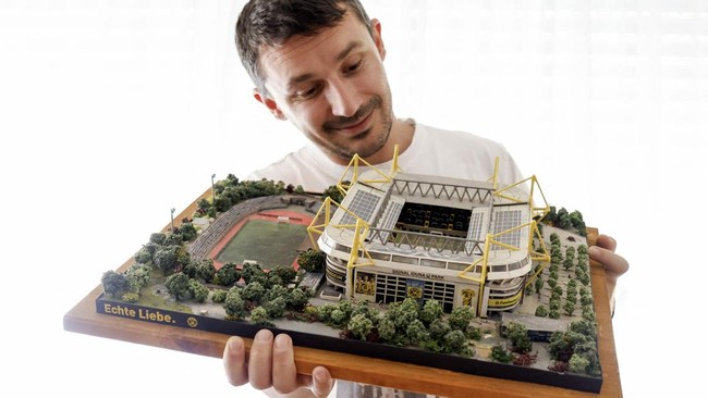 FOTO: Kreasi Buat Miniatur Stadion Bola dari Bahan Daur Ulang