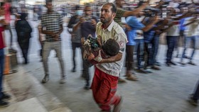 FOTO: Serangan Udara Israel Tewaskan 29 Orang di Kamp Pengungsi Gaza