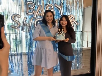 7 Potret Serunya Baby Shower Shanju dan Sendy Bersama para Eks Member JKT48