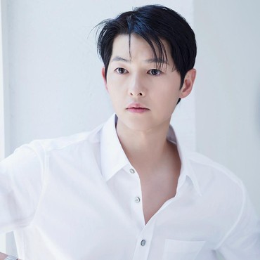 Penampilan Baru Song Joong Ki Usai Punya Dua Anak Bikin Pangling