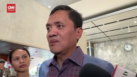 VIDEO: Firly Bahuri Main Badminton Viral, Habiburrokhman: Gak Masalah