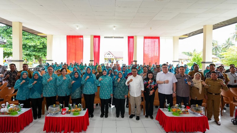 Ketua Umum (Ketum) Tim Penggerak Pemberdayaan dan Kesejahteraan Keluarga (TP PKK), Tri Tito Karnavian, melakukan kunjungan kerja (Kunker) di Kecamatan Maratua