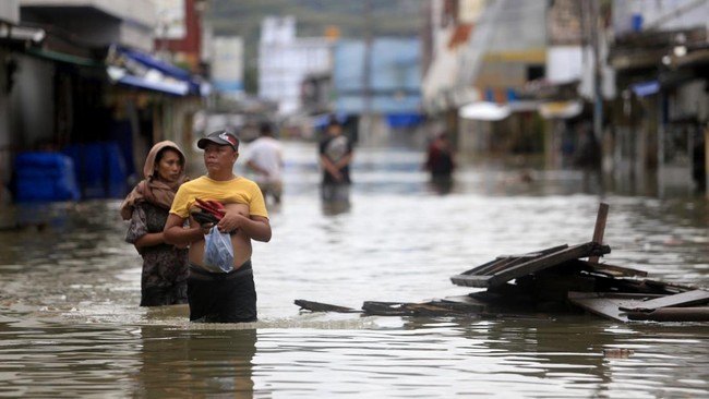 Tiga kecamatan di Kabupaten Gorontalo, Provinsi Gorontalo, terendam banjir setelah aerial Danau Limboto meluap akibat hujan yang mengguyur di wilayah tersebut.