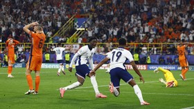 Top 3 Sports: Inggris Menang Dramatis, Van Dijk Serang Wasit