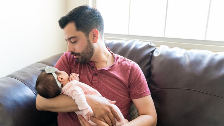 Cara mengadzani dan iqomah bayi baru lahir Cara mengadzani dan iqomah bayi baru lahir