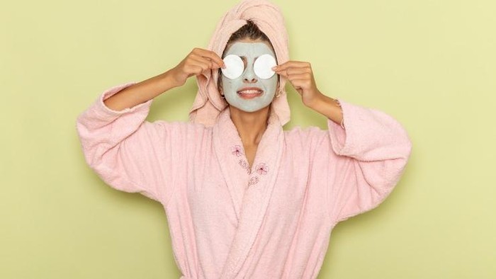 Rekomendasi Masker Mugwort Clay Stick dengan Harga di Bawah Rp100 Ribu