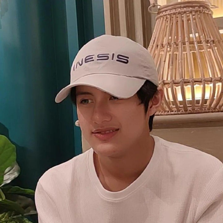 <p>Ken Daisuke lahir pada 24 Oktober 2005. Saat ini, ia sudah menginjak usia 18 tahun, Bunda. Kini sudah remaja, paras tampan Ken kerap menyita perhatian. (Foto: Instagram @dellapuspita00)</p>