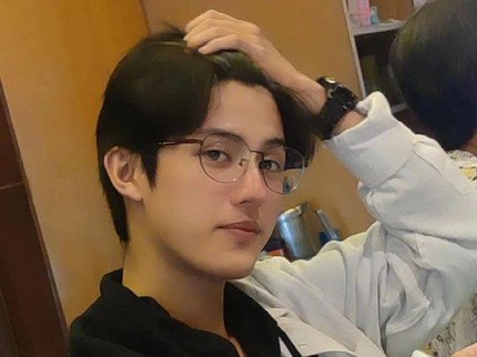5 Potret Tampan Ken Deisuke Putra Della Puspita yang Disebut Mirip Aktor China