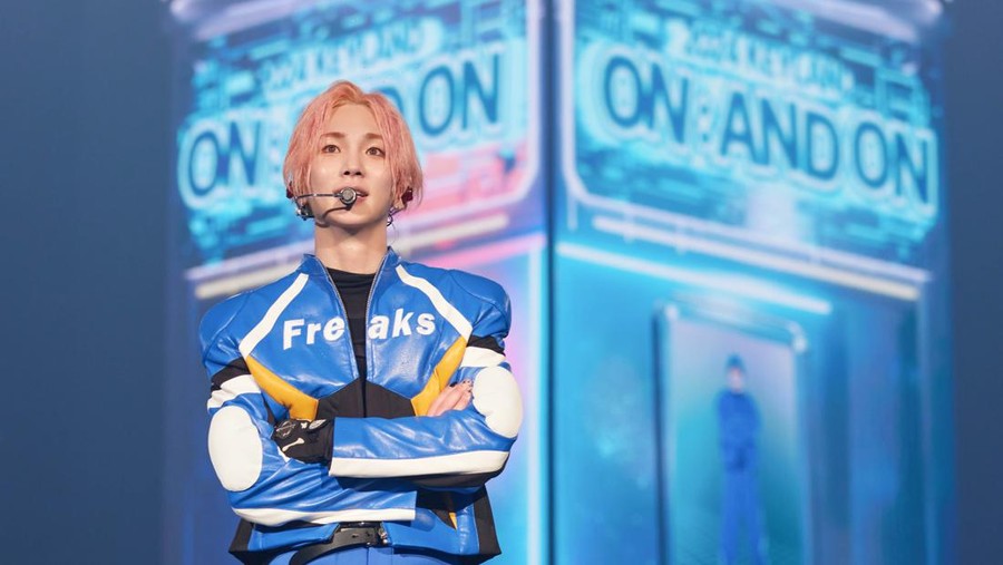 Key SHINee dalam salah satu gelaran konser 2024 KEYLAND ON : AND ON.