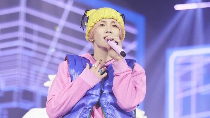 Key SHINee dalam salah satu gelaran konser 2024 KEYLAND ON : AND ON.