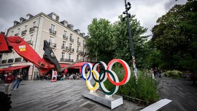 Bersih-bersih Jelang Olimpiade, Prancis Usir Imigran Keluar Kota Paris