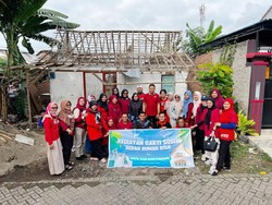 Ratusan PPPK di Banyuwangi Gotong Royong Bedah Rumah Warga Kurang Mampu