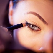 7 Rekomendasi Eyeliner Pensil yang Cocok untuk Pemula