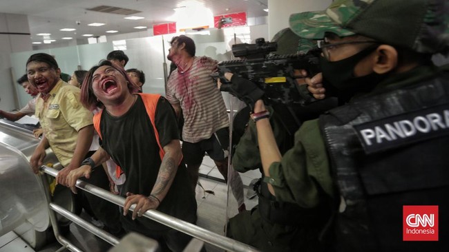 FOTO: Awas, Ada 'Zombie' di Stasiun LRT Jakarta!