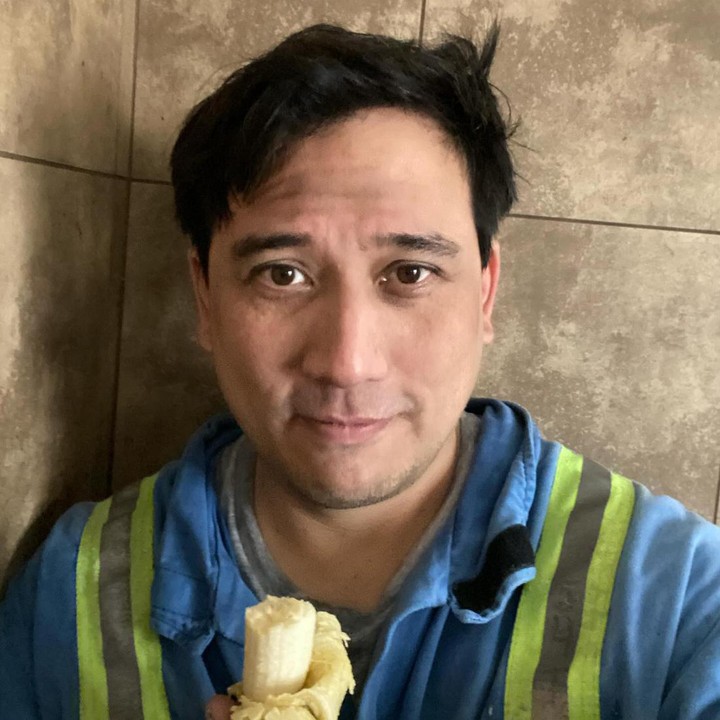 <p>Tengku Firmansyah tengah menjalani rutinitas baru sejak menetap di luar negeri. Ia beralih profesi menjadi tukang besi dan tukang las di Kanada, Bunda. (Foto: Instagram @tengku_firmansyah)</p>