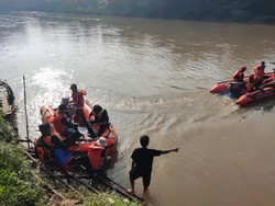 Lompat dari Atas Sungai Ogan untuk Berenang, Bocah 8 Tahun Hilang Tenggelam