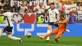 Babak I: Xavi Simons Cetak Gol Berkelas, Belanda vs Inggris Imbang