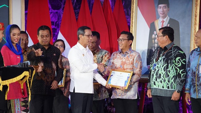 PT United Tractors Tbk (UT) berhasil meraih penghargaan pada ajang Derap Kerja Sama Jakarta (DKJ) Awards 2024 dengan kategori kesehatan.