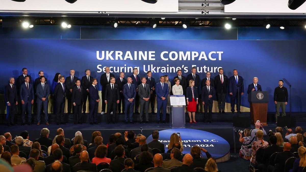 FOTO: Tawa Zelensky saat Biden Salah Sebut Namanya jadi Presiden Putin