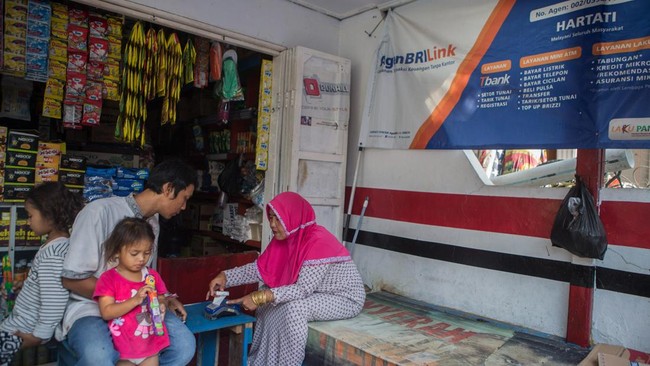 AgenBRILink di BRI Unit Karangboyo, Narti terus berperan sebagai wanita hebat dengan memberi dampak ekonomi secara positif bagi warga sekitar.