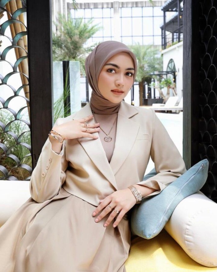 9 Artis Cantik Ini Putuskan Berhijab Setelah Pulang Umrah