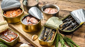 Makanan Kaleng Memang Praktis, Tapi Cek Dulu Bahayanya