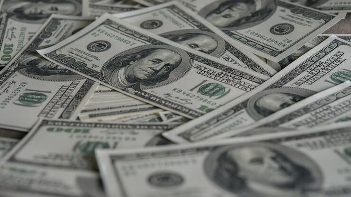 Mata uang dolar AS adalah mata uang terkuat kesepuluh di dunia. USD adalah mata uang cadangan terbesar di dunia.